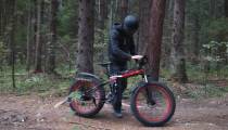 دوچرخه برقی Lankeleisi 500 در جنگل