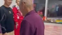 این پسره پدر پدربزرگش هنوز زنده است