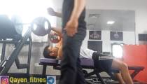 آموزش صحیح حرکت بدنسازی پشت بازو هالتر خم خوابیده