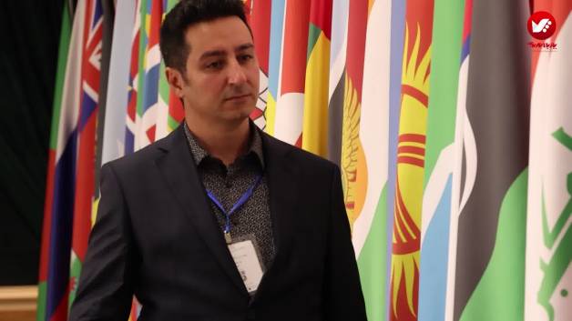 دریافت لوح مدیر موفق ملی توسط پویا واثق ملکی - اجلاس مدیران موفق ملی .